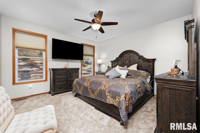 1215 Waverly Rd Road, Davenport, IA 52804