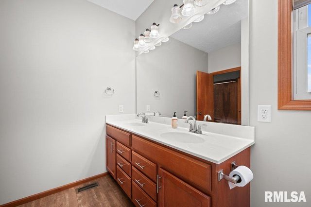 1215 Waverly Rd Road, Davenport, IA 52804