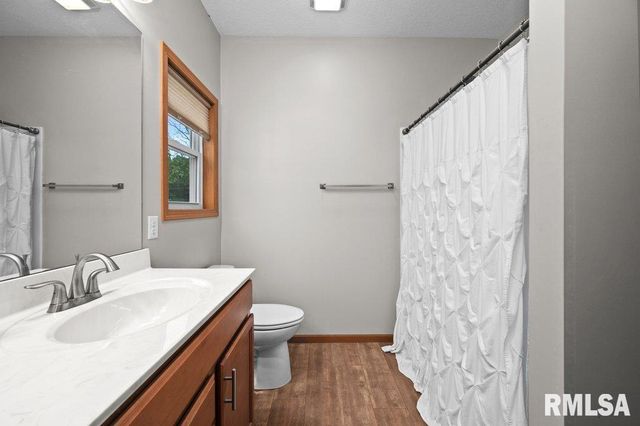 1215 Waverly Rd Road, Davenport, IA 52804