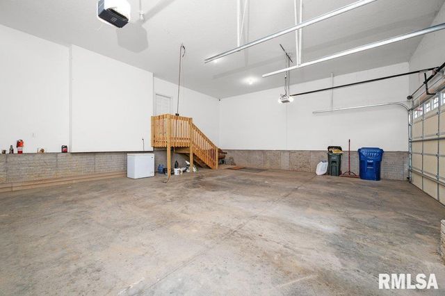 1215 Waverly Rd Road, Davenport, IA 52804