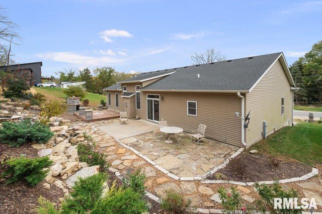 1215 Waverly Rd Road, Davenport, IA 52804