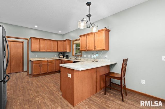 1215 Waverly Rd Road, Davenport, IA 52804