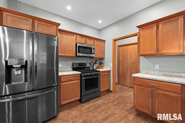 1215 Waverly Rd Road, Davenport, IA 52804