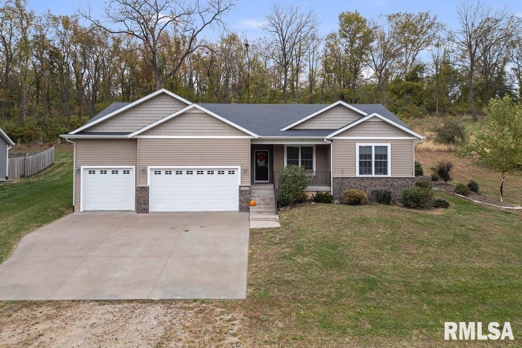 1215 Waverly Rd Road, Davenport, IA 52804