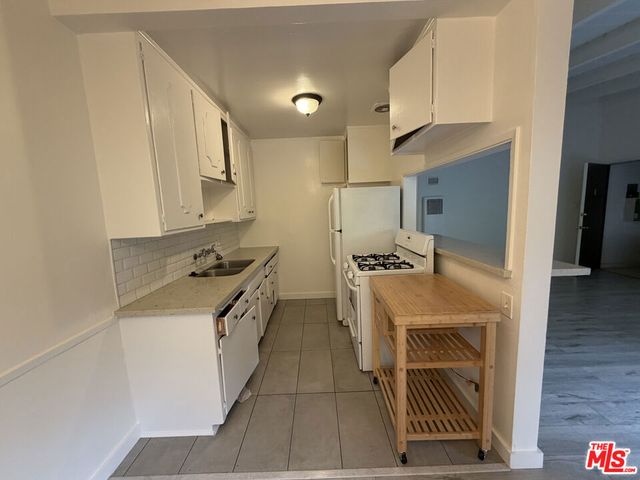 11842 Goshen Avenue 5, Los Angeles, CA 90049