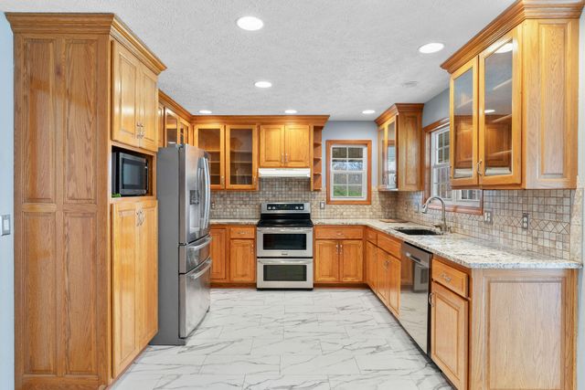 1319 Woodcastle Road, Nixa, MO 65714