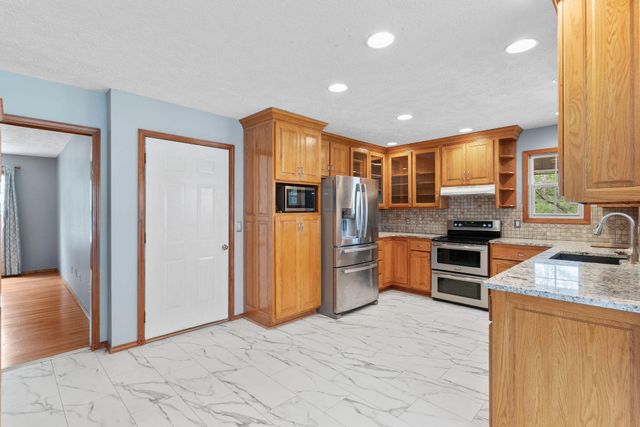 1319 Woodcastle Road, Nixa, MO 65714