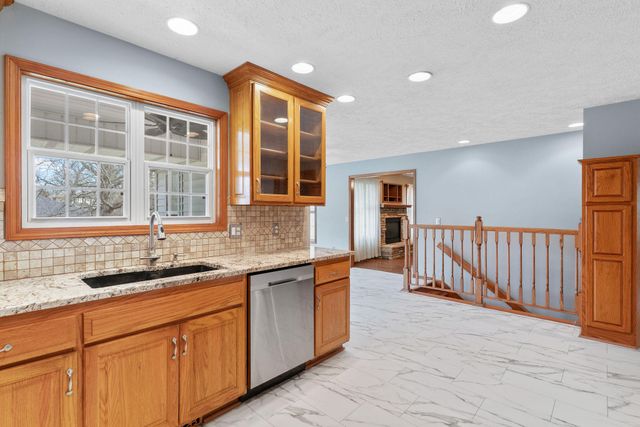 1319 Woodcastle Road, Nixa, MO 65714