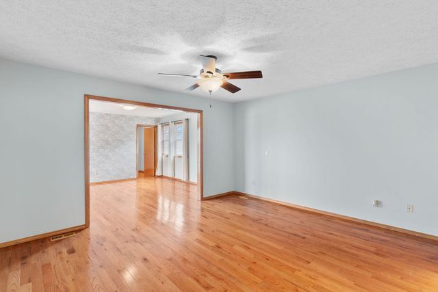 1319 Woodcastle Road, Nixa, MO 65714