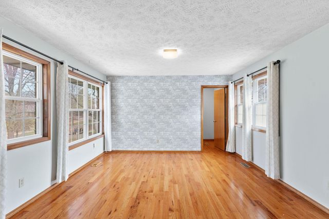 1319 Woodcastle Road, Nixa, MO 65714