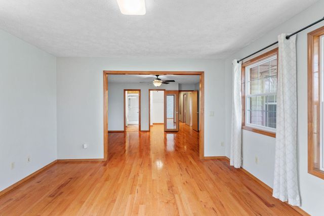 1319 Woodcastle Road, Nixa, MO 65714