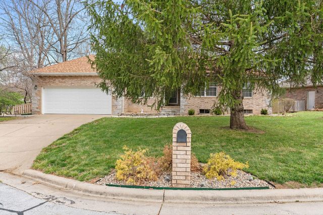 1319 Woodcastle Road, Nixa, MO 65714