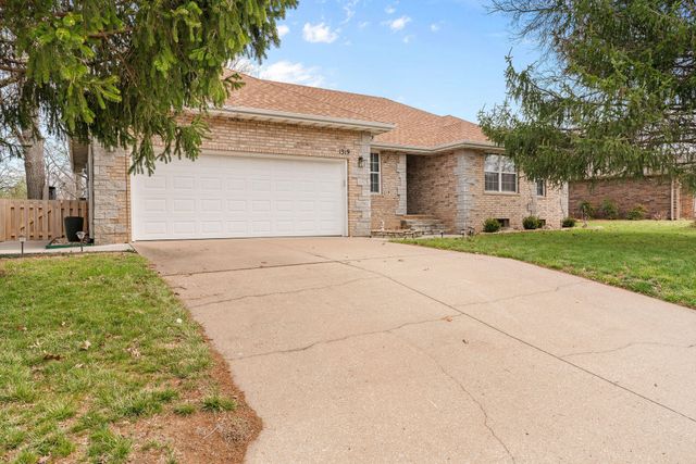 1319 Woodcastle Road, Nixa, MO 65714