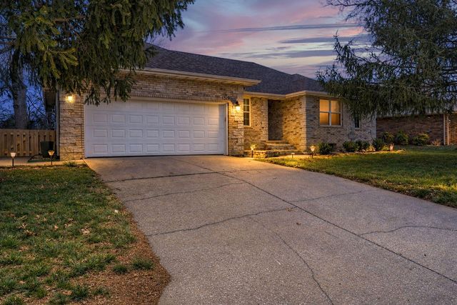 1319 Woodcastle Road, Nixa, MO 65714