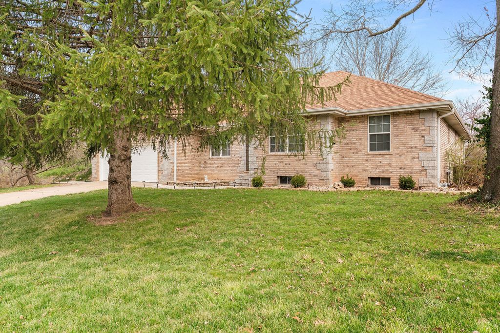 1319 Woodcastle Road, Nixa, MO 65714