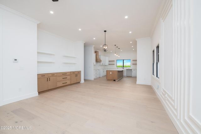 21 Heathcote Avenue, Edison, NJ 08817