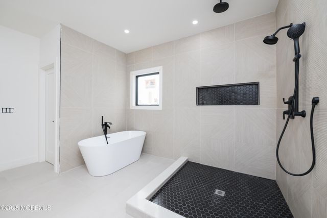 21 Heathcote Avenue, Edison, NJ 08817