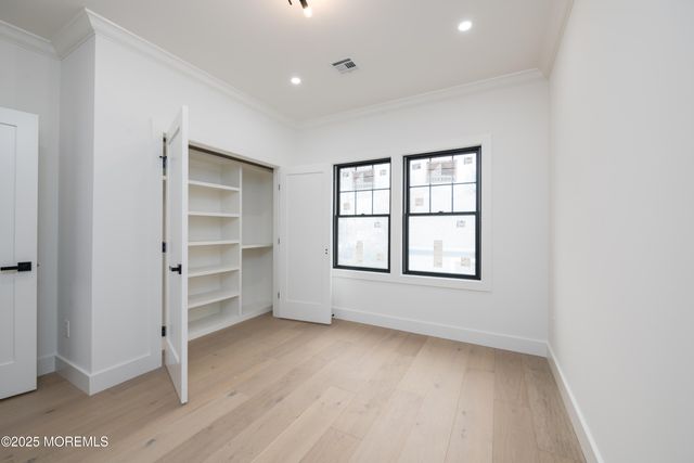 21 Heathcote Avenue, Edison, NJ 08817