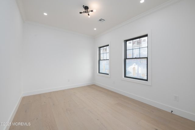 21 Heathcote Avenue, Edison, NJ 08817