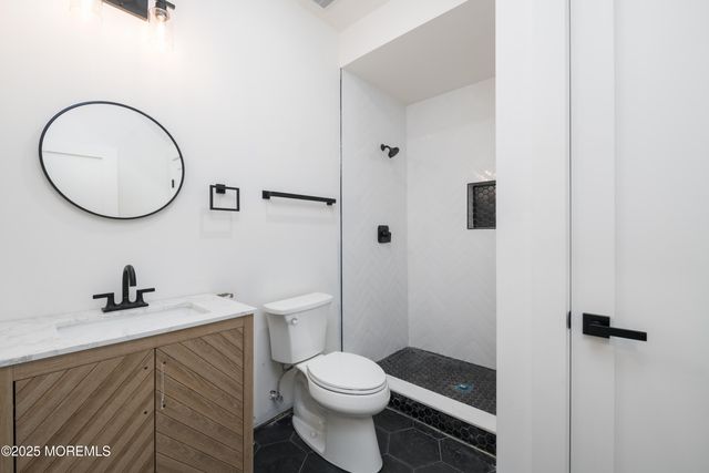 21 Heathcote Avenue, Edison, NJ 08817