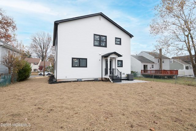 21 Heathcote Avenue, Edison, NJ 08817