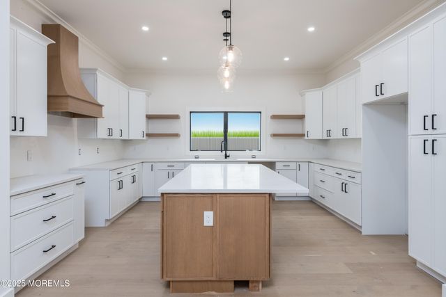 21 Heathcote Avenue, Edison, NJ 08817