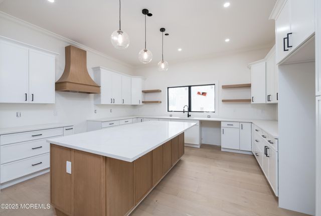 21 Heathcote Avenue, Edison, NJ 08817