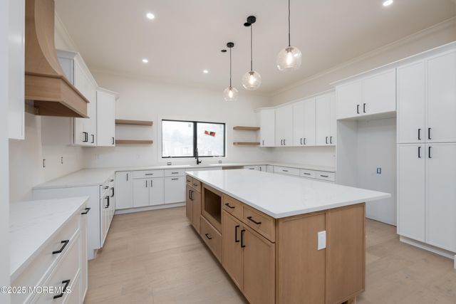 21 Heathcote Avenue, Edison, NJ 08817