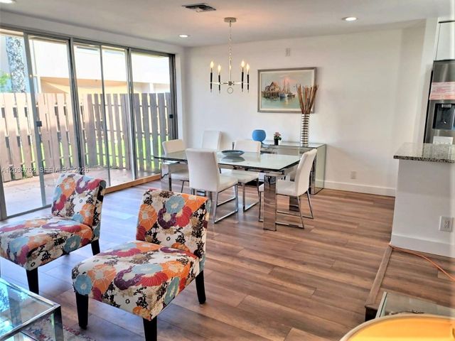 843 NW 81st Avenue 7, Plantation, FL 33324