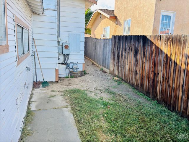 414 Philippine Street, Taft, CA 93268