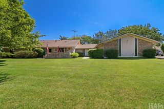 941 Wiltshire Drive D, Mchenry, IL 60050
