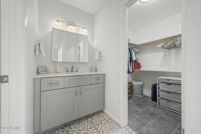 6270 N 78TH Street 325, Scottsdale, AZ 85250