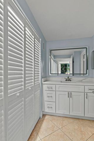 123 Yacht Club Way 207, Hypoluxo, FL 33462