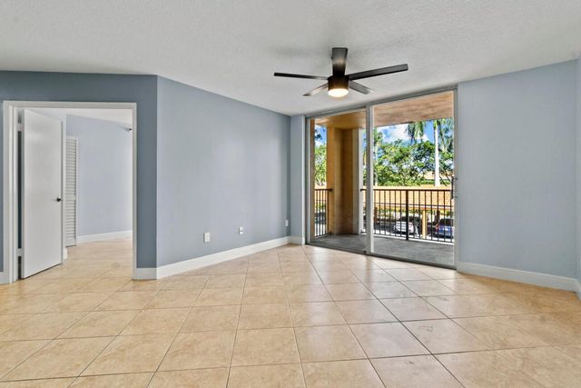 123 Yacht Club Way 207, Hypoluxo, FL 33462