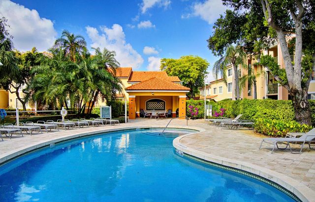 123 Yacht Club Way 207, Hypoluxo, FL 33462