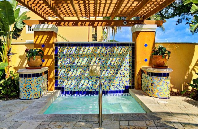 123 Yacht Club Way 207, Hypoluxo, FL 33462