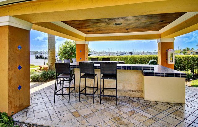 123 Yacht Club Way 207, Hypoluxo, FL 33462