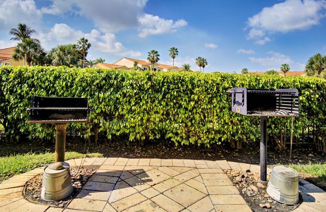 123 Yacht Club Way 207, Hypoluxo, FL 33462