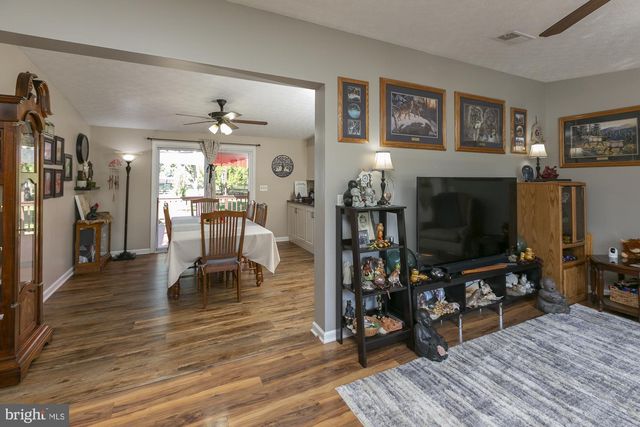 6529 MIDDLEWAY PIKE, Kearneysville, WV 25430