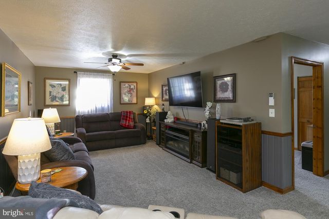 6529 MIDDLEWAY PIKE, Kearneysville, WV 25430