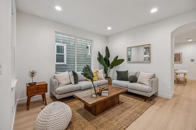 325 Rayos Del Sol Drive, San Jose, CA 95116