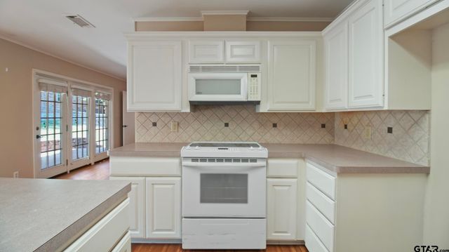 311 Savannah Dr, Tyler, TX 75703