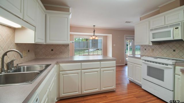 311 Savannah Dr, Tyler, TX 75703