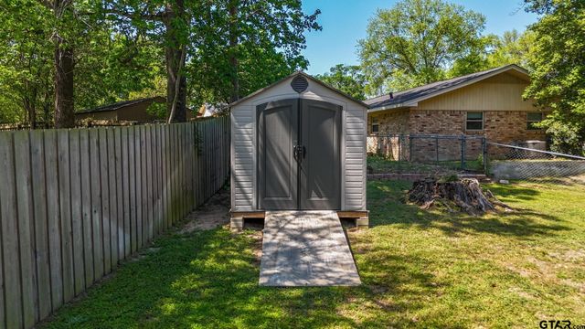 311 Savannah Dr, Tyler, TX 75703