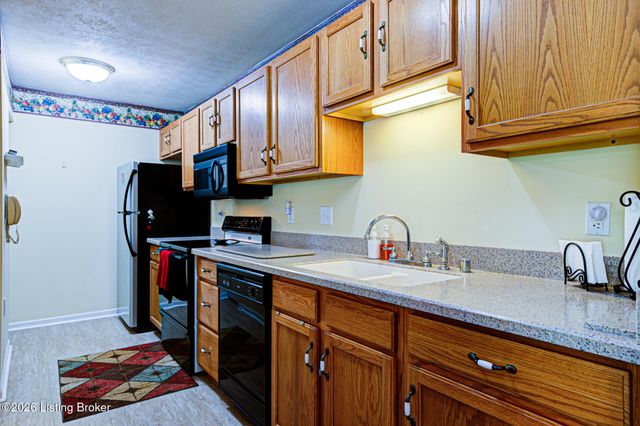 10401 Trotters Pointe Dr 102, Louisville, KY 40241