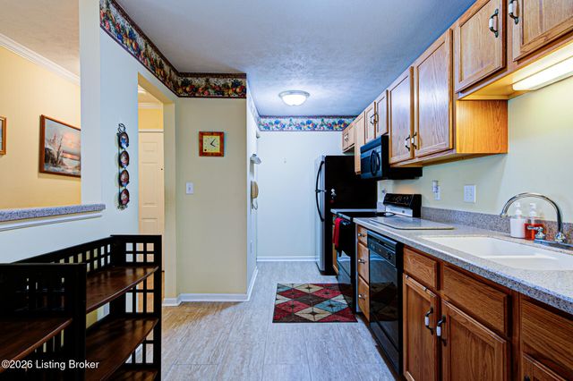 10401 Trotters Pointe Dr 102, Louisville, KY 40241