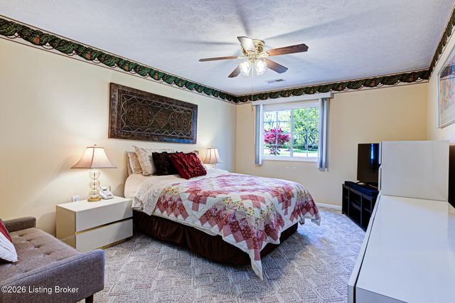 10401 Trotters Pointe Dr 102, Louisville, KY 40241