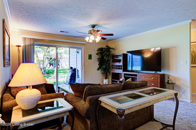 10401 Trotters Pointe Dr 102, Louisville, KY 40241