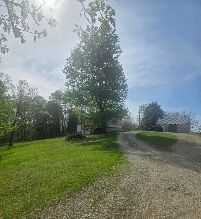 271 Estes Road, Clay City, KY 40312