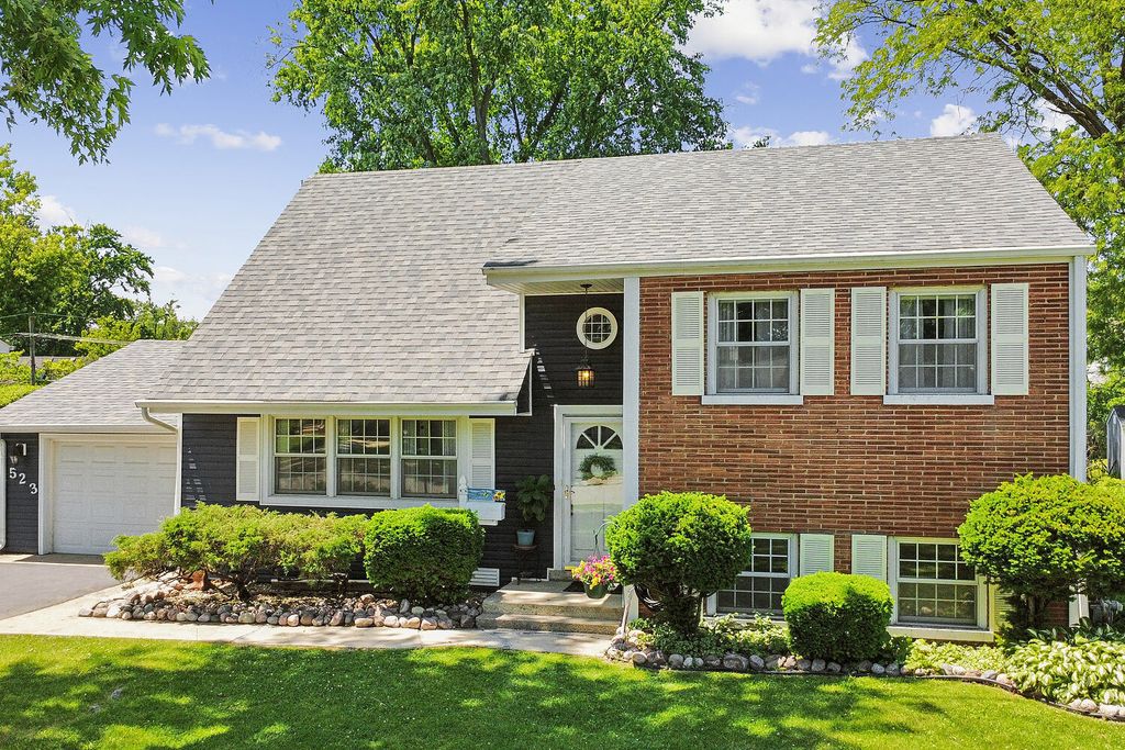 523 W Winchester Road, Chicago Heights, IL 60411